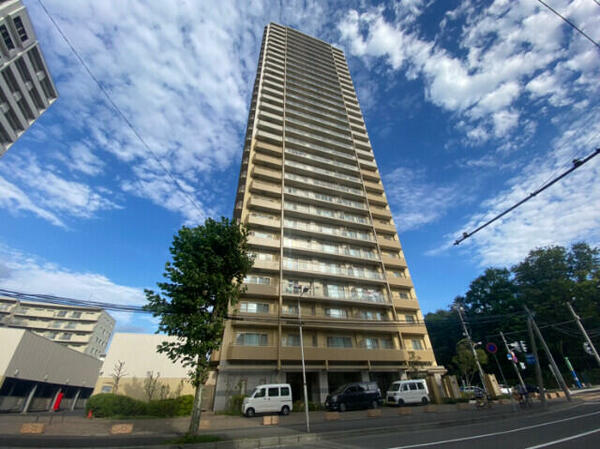 北海道札幌市中央区北三条西１６丁目(賃貸マンション2LDK・23階・66.99㎡)の写真 その1