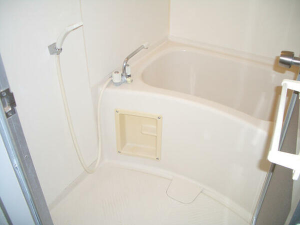 画像8:お掃除のしやすいお風呂です