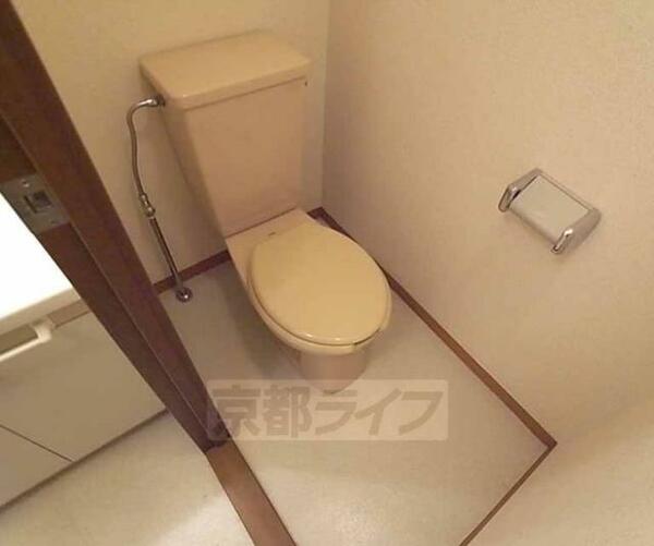 画像7:シンプルなトイレ。