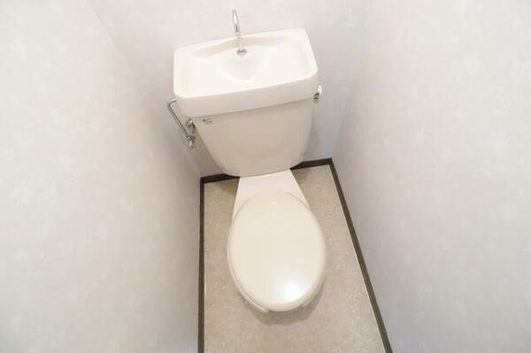 画像8:【トイレ】退去前の為、写真は別のお部屋のものになります。
