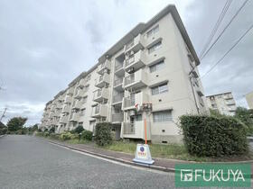 泉北原山台第二次団地参号棟