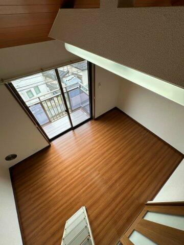 画像10:ロフトからの景観です！天井が高く開放感のある洋室6帖のお部屋です☆