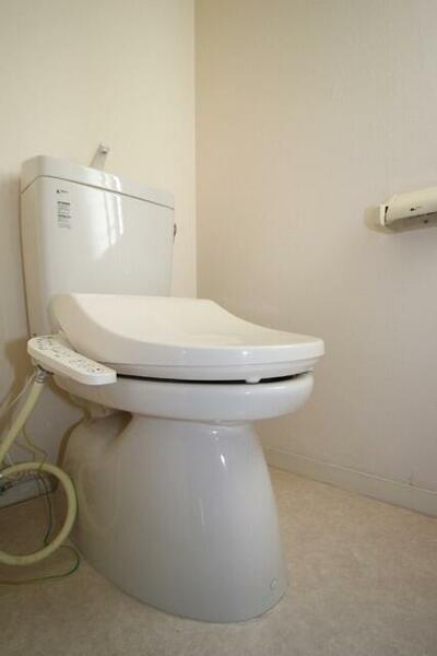 画像9:トイレ温水洗浄便座