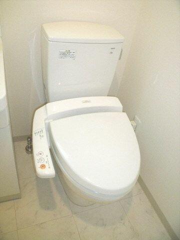 画像3:温水洗浄便座付きトイレ