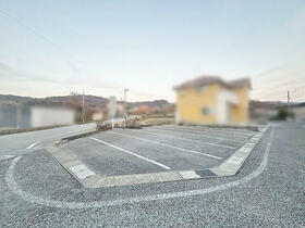 滋賀県彦根市野田山町