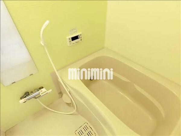画像5:（参考写真）追い焚き機能と浴室乾燥機付きのお風呂です。