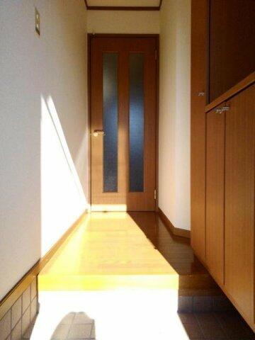 画像8:明るい玄関です