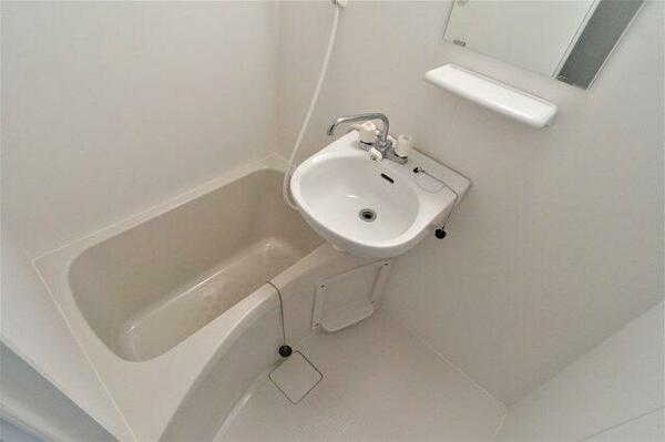 画像6:バストイレ別のお部屋です。※別のお部屋の写真です