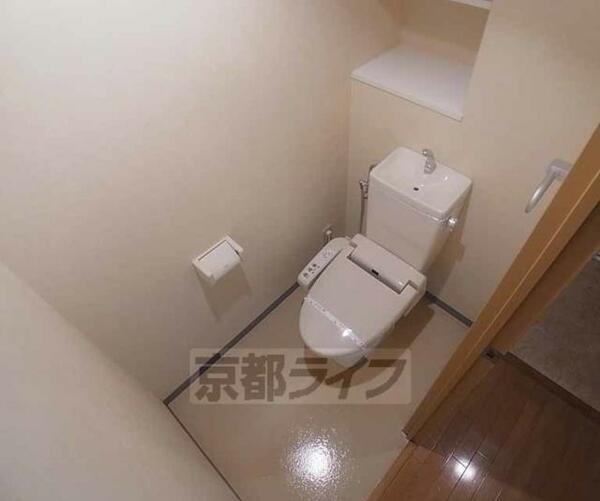 画像6:清潔感のある洋式トイレ。