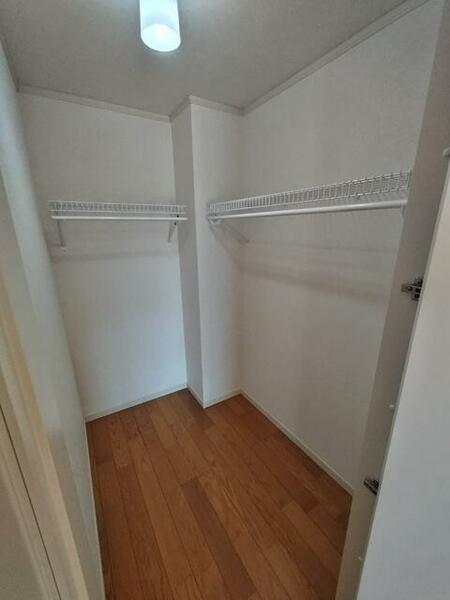 下駄箱付きの玄関スペース※別室参考写真.小物は設備ではありません。
