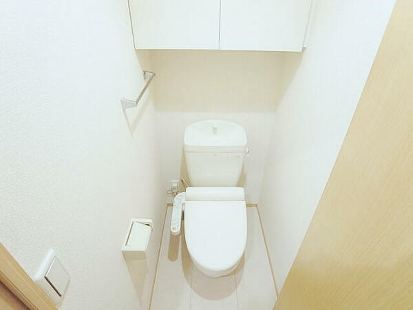 画像12:ウォシュレット完備のトイレは収納箇所付