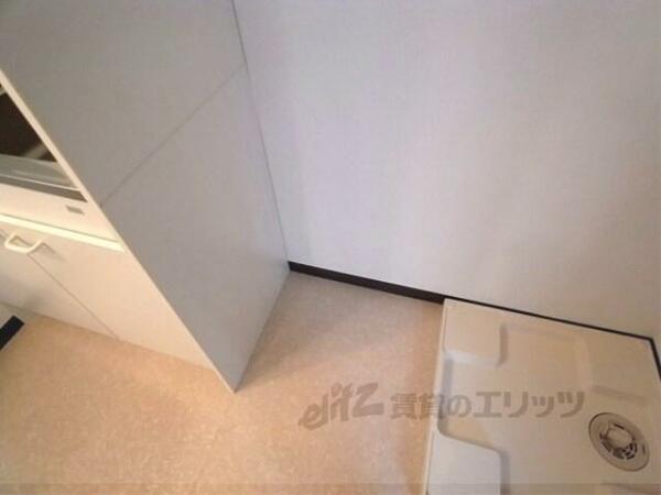画像10:冷蔵庫置場：キッチンのすぐ横に冷蔵庫が置けます。