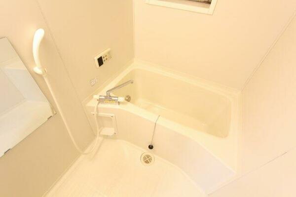 画像13:落ち着いた空間のお風呂です
