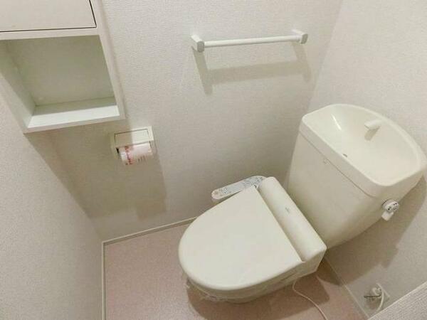 画像9:落ち着いた色調のトイレです