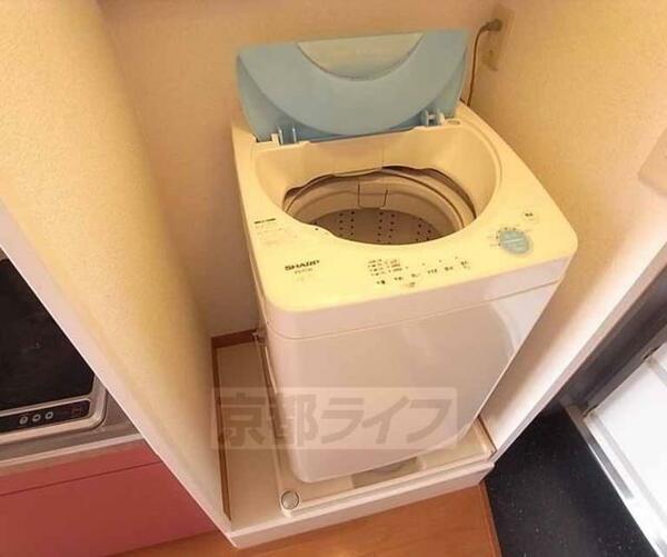 画像15:備え付きの洗濯機です。
