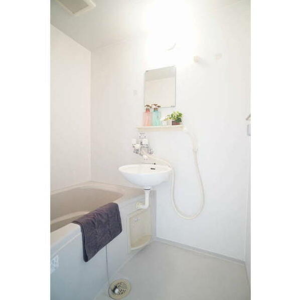 画像7:清潔感のある白基調のバスルーム☆