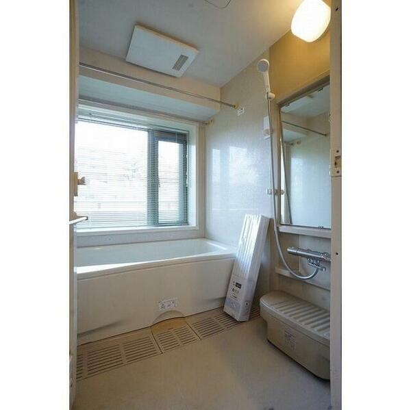 画像5:浴室暖房、乾燥、追い炊き付きの浴室です。