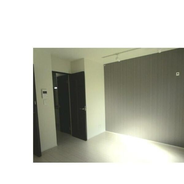 画像5:白を基調にした明るいお部屋です。