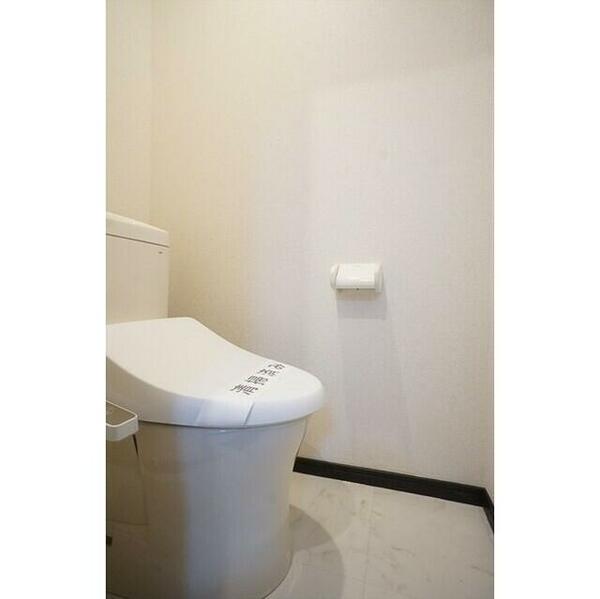 画像8:多機能便座付きトイレ！