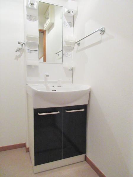 画像7:使い勝手の良い扉付独立洗面所＆シャワー付き洗面化粧台あり♪