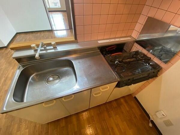 画像4:こちらはキッチン。調理スペースもあり使いやすそうです。