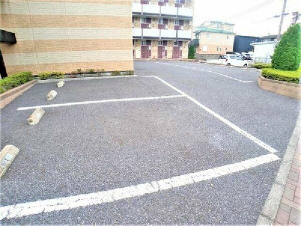 画像15:敷地内に駐車場あります。
