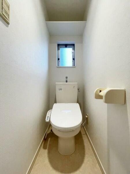 画像8:【トイレ】別部屋、内装完了後の写真です。