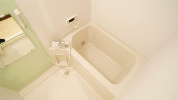画像6:清潔感のあるお風呂。