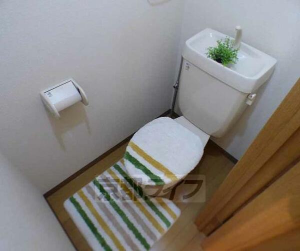 画像7:ゆとりあるトイレです。