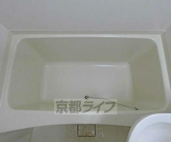 画像15:ゆったり浸かれるお風呂です。