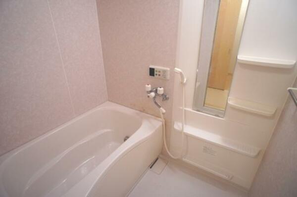 画像10:■浴室■　追焚機能付給湯でいつでも温かなバスタイムを。