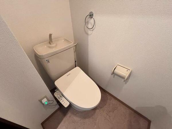 画像7:トイレ内コンセント差込口あり