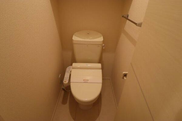 画像9:トイレ 温水洗浄便座
