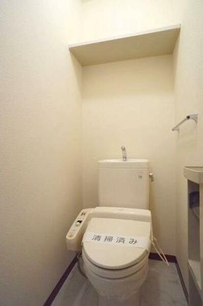画像10:【トイレ・温水洗浄暖房便座】毎日使うものだからこそ、人に優しく、清潔な機能付便座です。