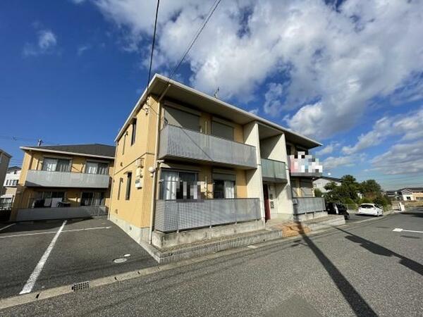 画像2:☆積水ハウス施工の賃貸住宅シャーメゾンです♪全室角部屋です◎目の前が公園となっております！