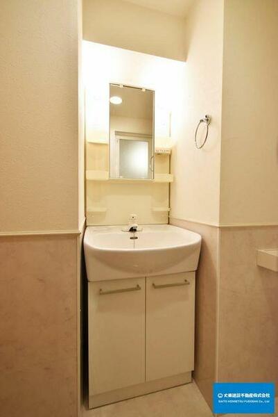 画像13:洗面所が独立なので、ご家族で利用する朝晩の時間帯にとても便利です。