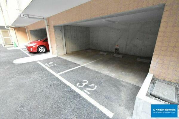 画像9:屋内駐車場以外に屋外と機械式があります