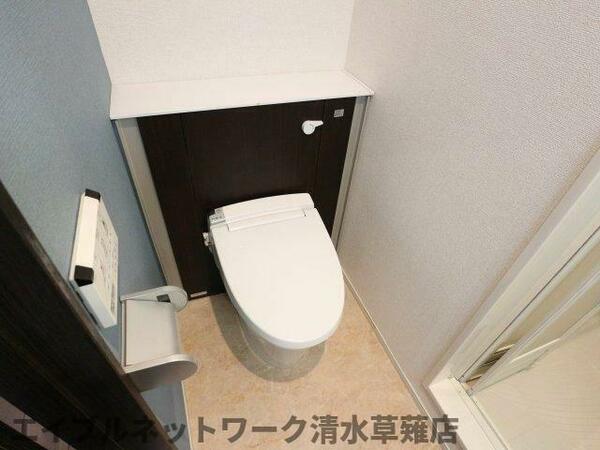 画像6:落ち着いた色調のトイレです