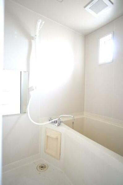 画像9:【浴室】１日の終わりは清潔感のある快適な空間で、ゆっくりと疲れを癒してください。