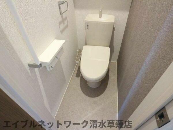 画像6:落ち着いた色調のトイレです