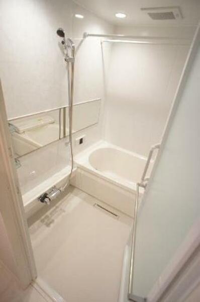 画像10:■浴室■1日の疲れを癒してくれる浴室は白を基調とした清潔感のある仕上がり♪
