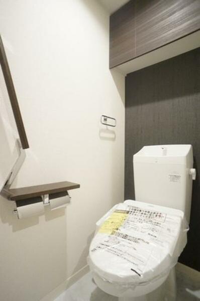 画像10:【トイレ】冬でもポカポカな多機能便座☆上部に棚付き☆