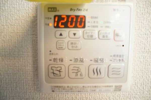 画像9:浴室乾燥機（夏は涼風、冬は暖房、換気、そして乾燥機能）家事も助かります