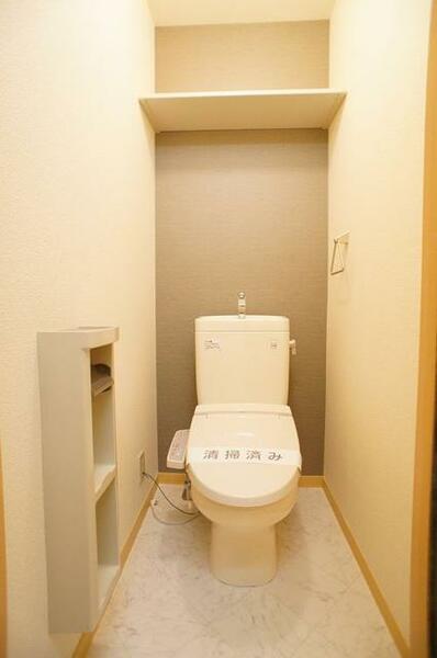 画像6:洗浄便座機能付きトイレ（ＩＮＡＸ製シャワートイレ）設置あります。