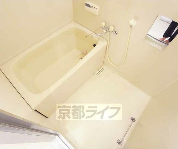 画像5:清潔感のあるお風呂です。