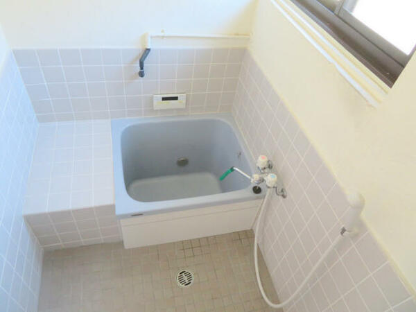 画像5:自動湯張りと追い炊き機能付　シャワーも有