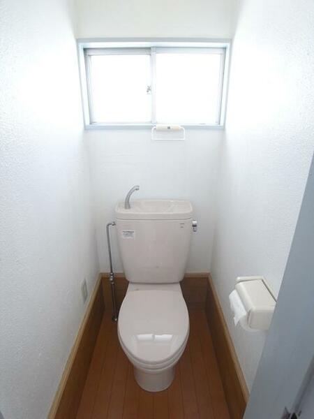 画像6:トイレに窓があります
