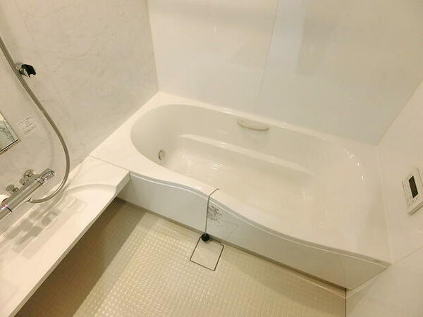 画像6:★大型バスルーム★　★浴室乾燥機・追焚機能★