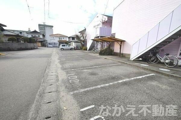 画像14:駐車場があるので、車を買う予定の方も安心です