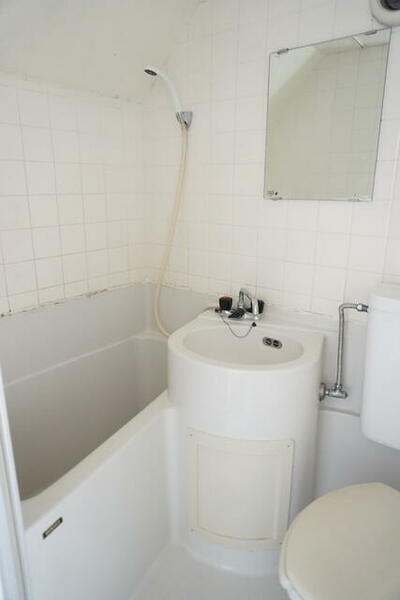 画像8:白を基調とした空間で清潔感のあるトイレです♪